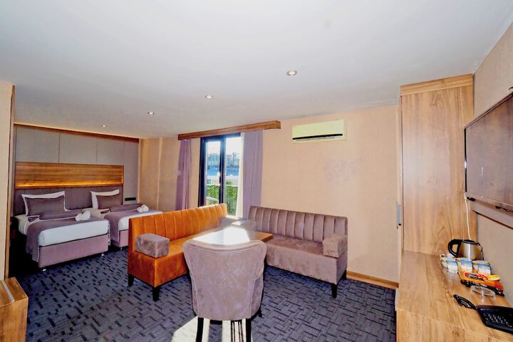 Room 15 of 38