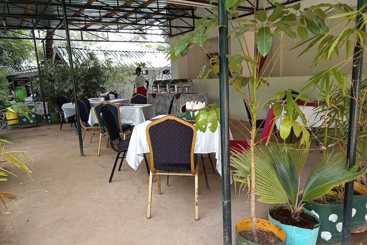 Dining 14 of 43