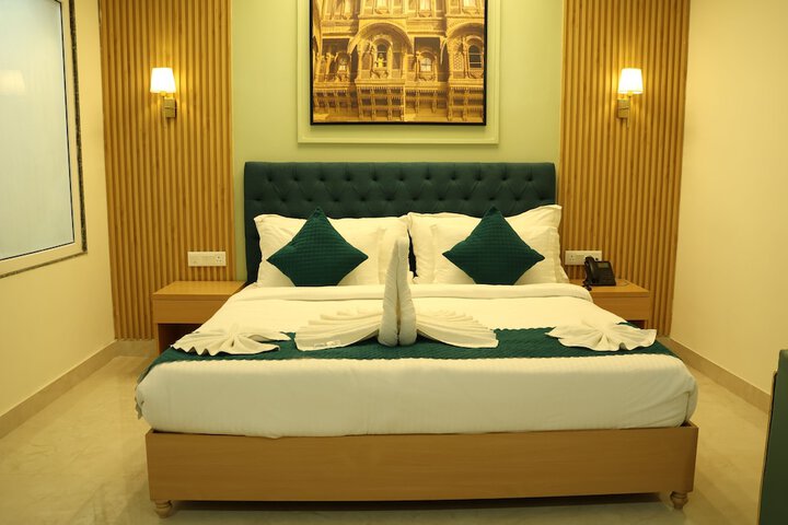 Room 12 of 25