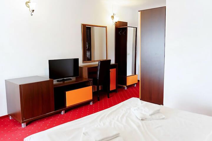 Room 37 of 191