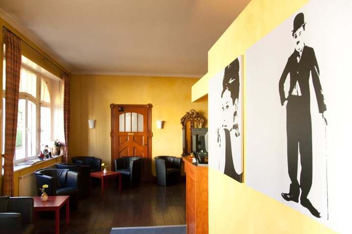 Guest Lobby