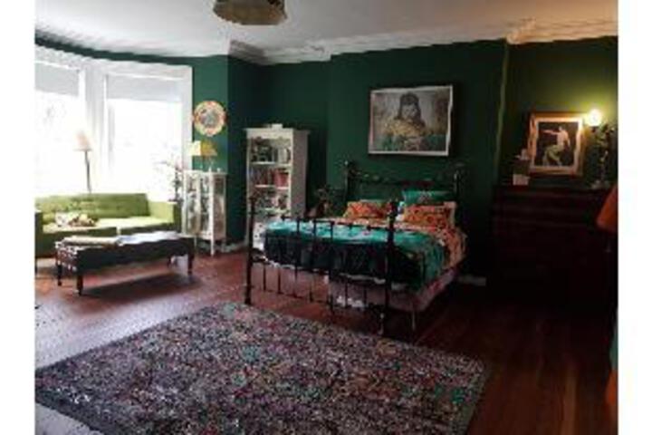 Room 16 of 44