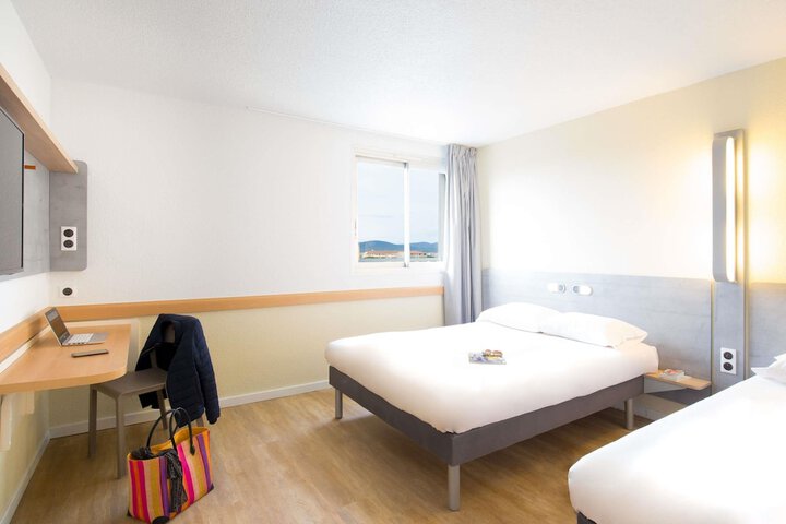 Room 34 of 118