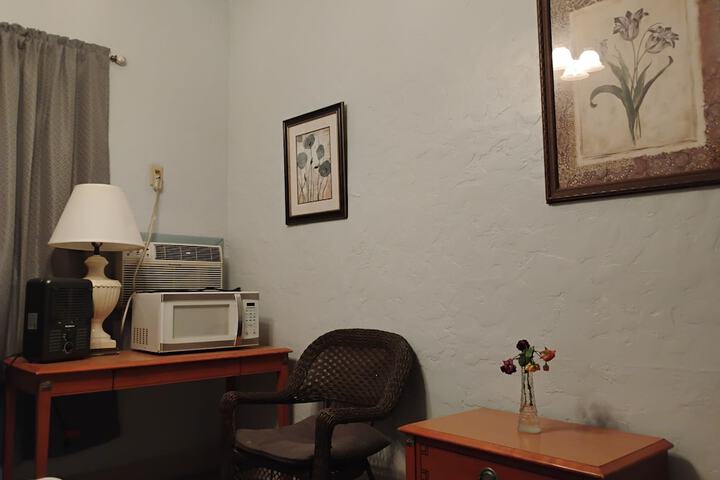 Room 3 of 28