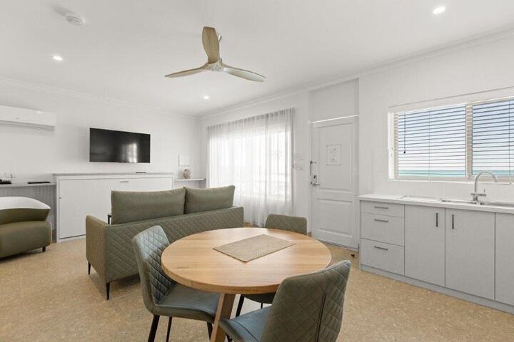 Room 22 of 66