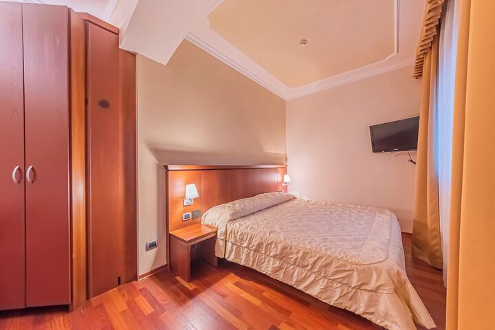 Room 10 of 64