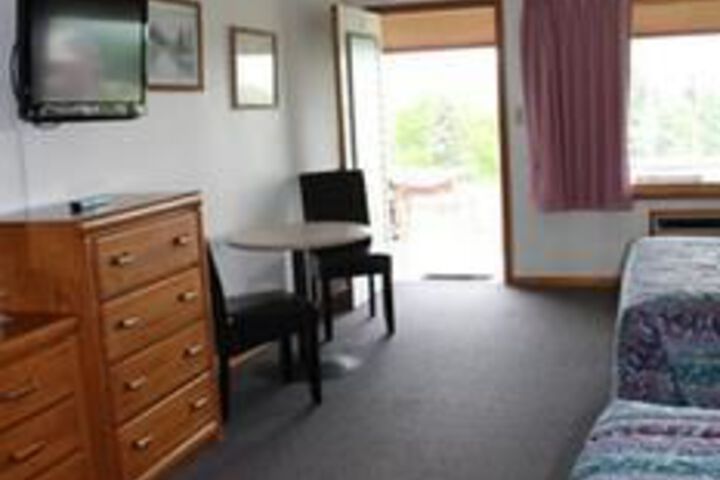 Room 42 of 102
