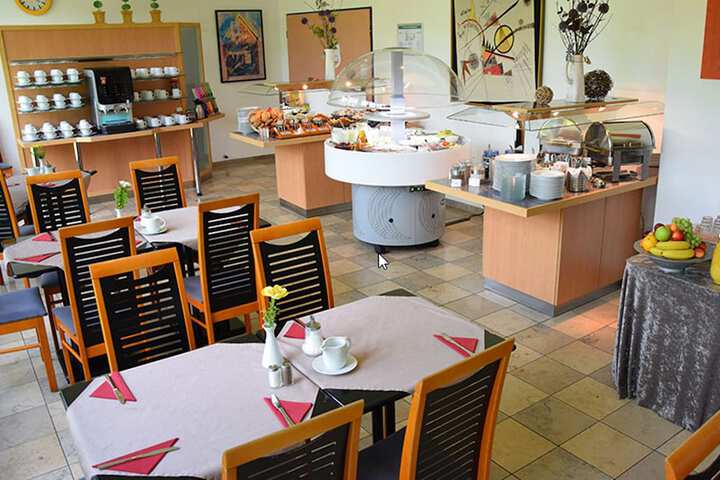 Breakfast/Coffee Service 24 of 43