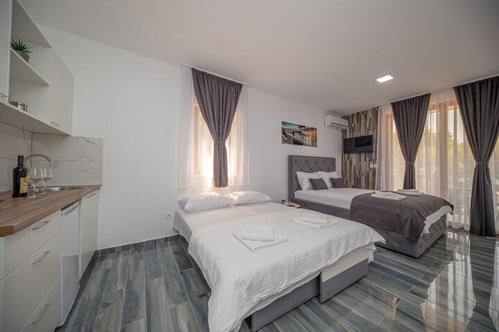 Room 2 of 21