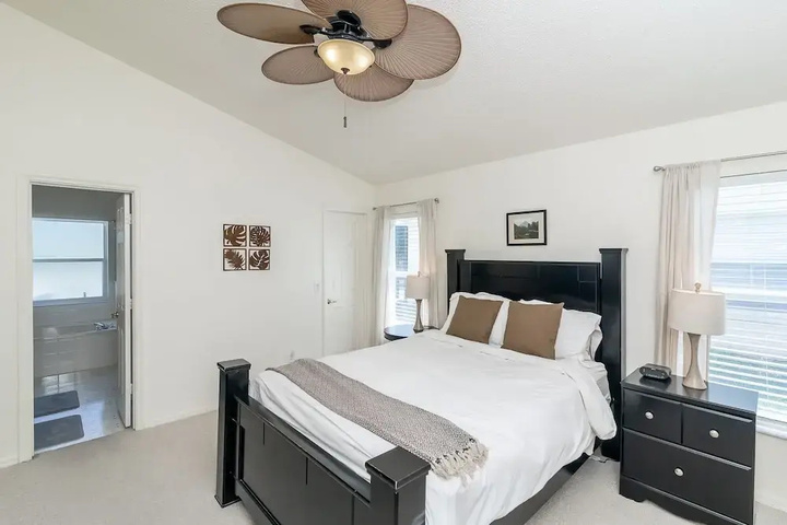 Room 4 of 28