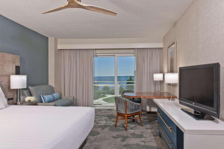 1 King Bed (2 of 10)