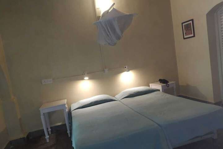 Room 64 of 233