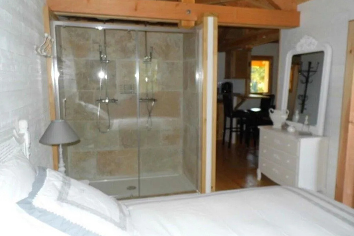 Room 3 of 8