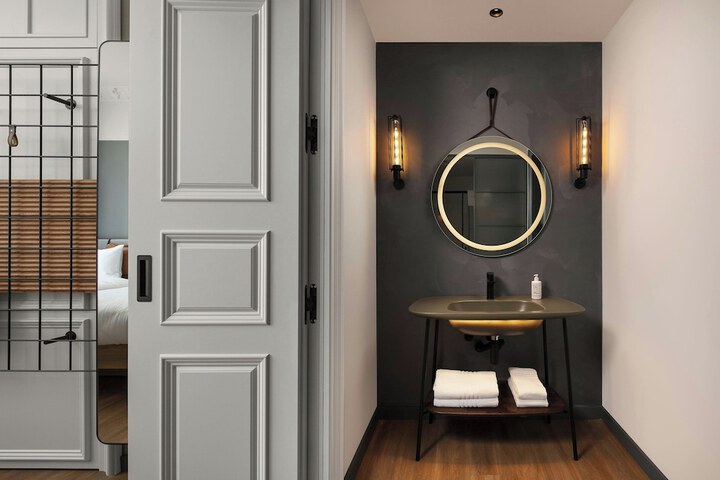 Room 30 of 54