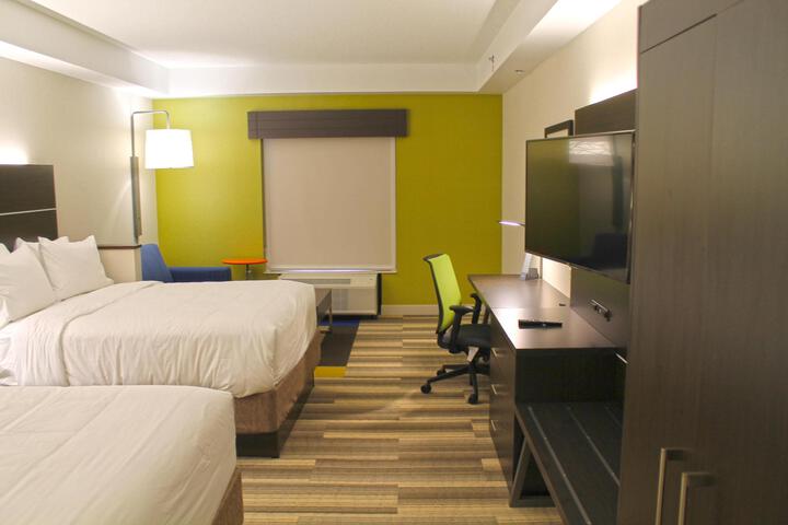 1 King Bed Accessible (21 of 23)