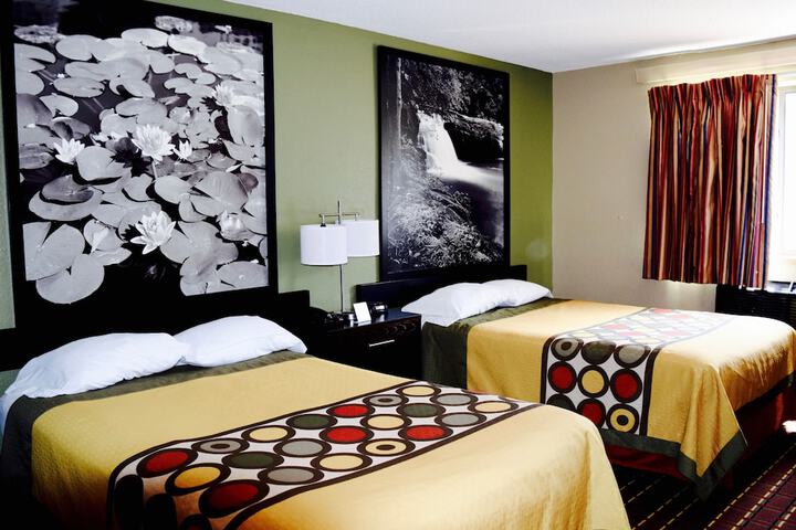 2 Double Beds (3 of 6)