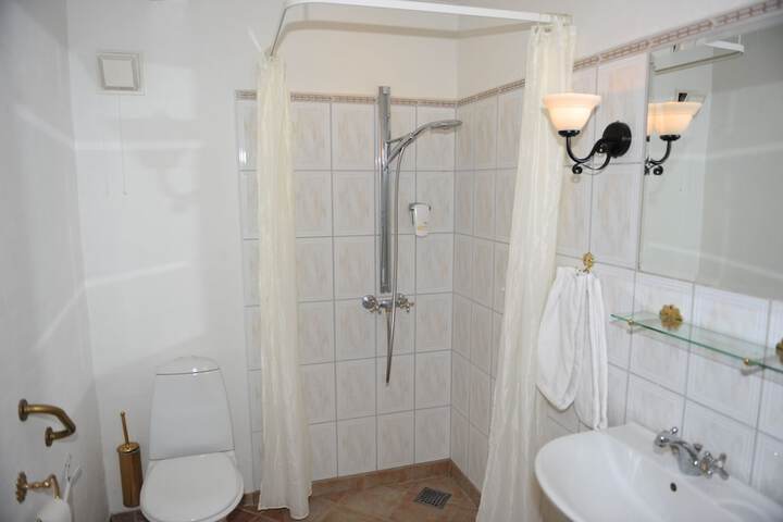Room 16 of 39