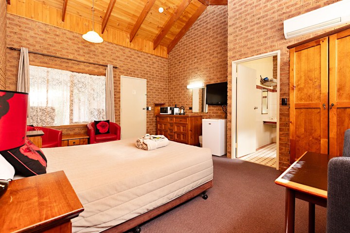 Room 5 of 19