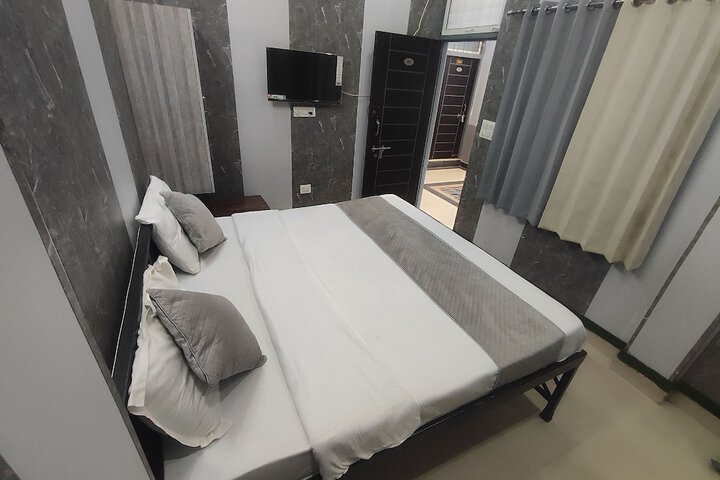 Room 10 of 17