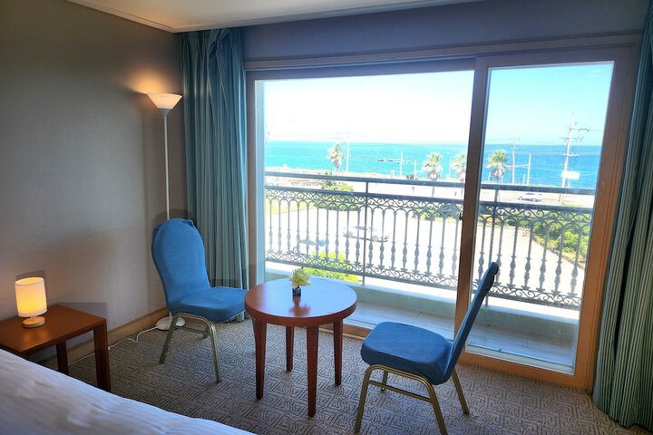Room 10 of 22