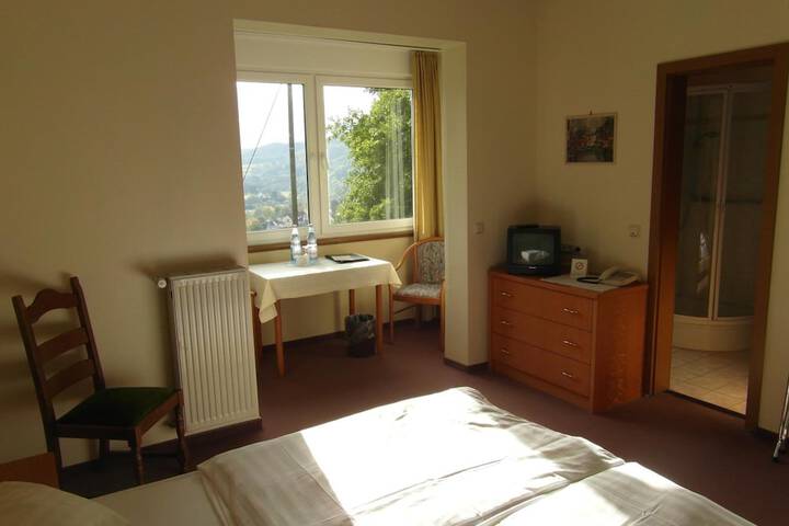 Room 8 of 27