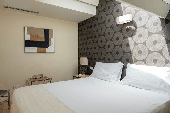Room 13 of 81