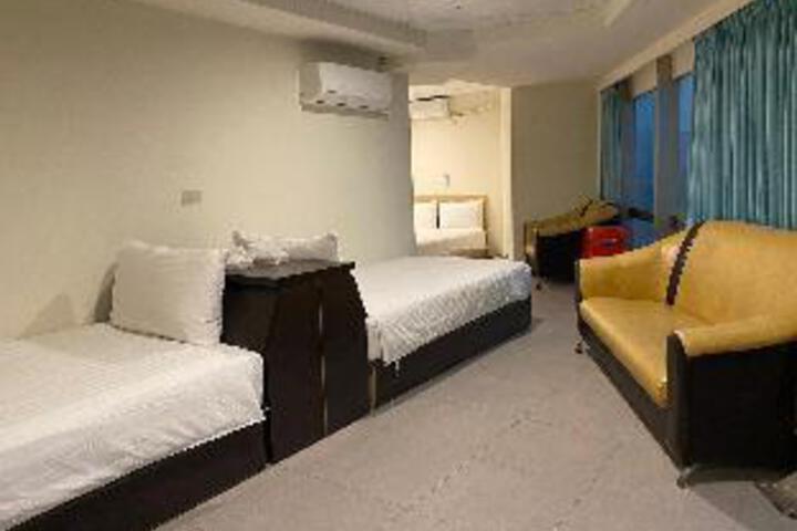 Room 9 of 11
