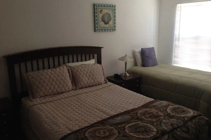 Room 6 of 25
