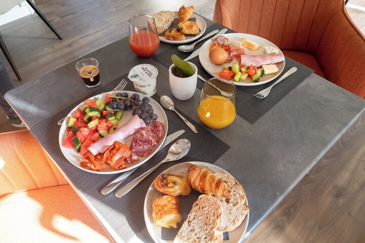 Breakfast/Coffee Service 38 of 47