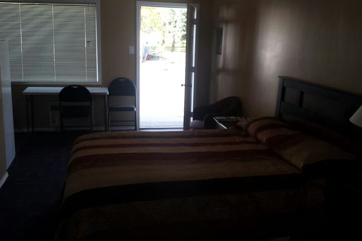 Room 2 of 8