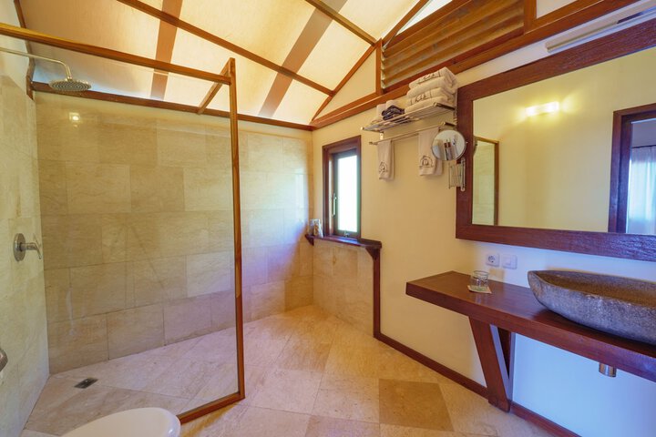 Room 17 of 39
