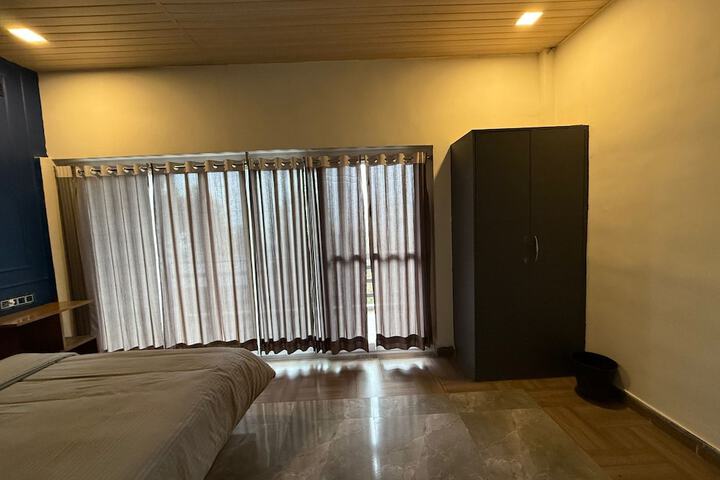 Room 4 of 22