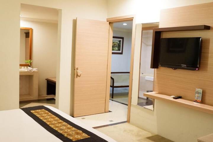 Room 13 of 35