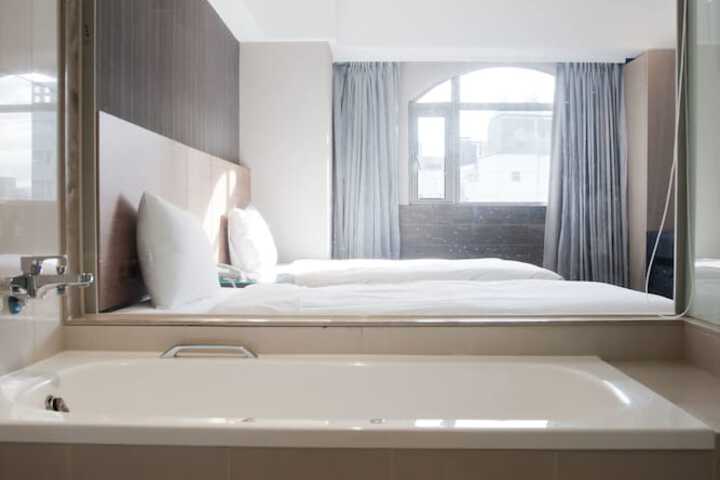 Room 29 of 95