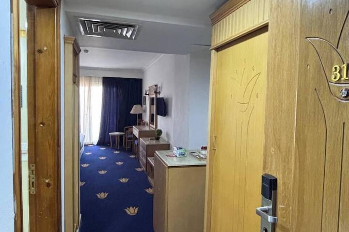 Room 31 of 117