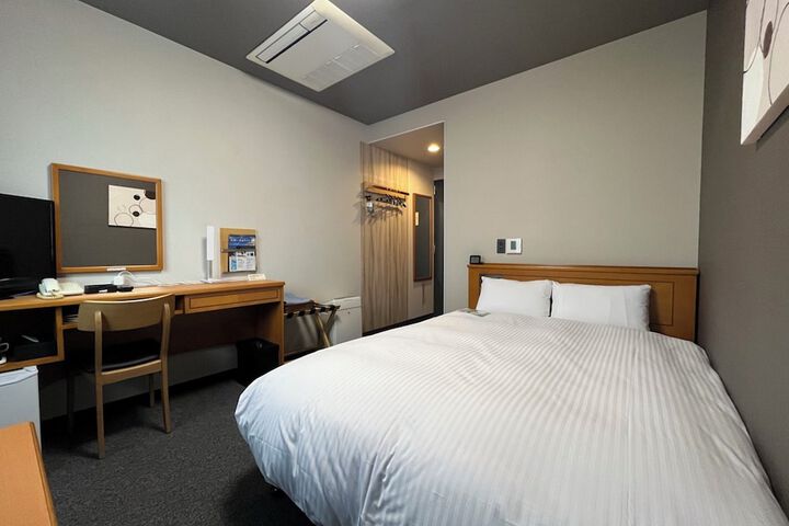Room 8 of 31