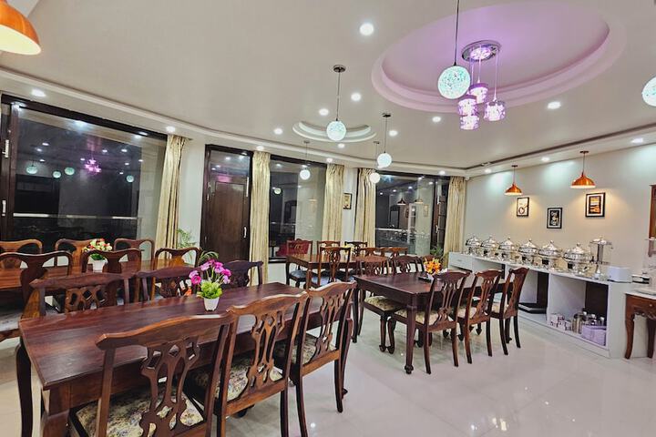 Dining 64 of 77