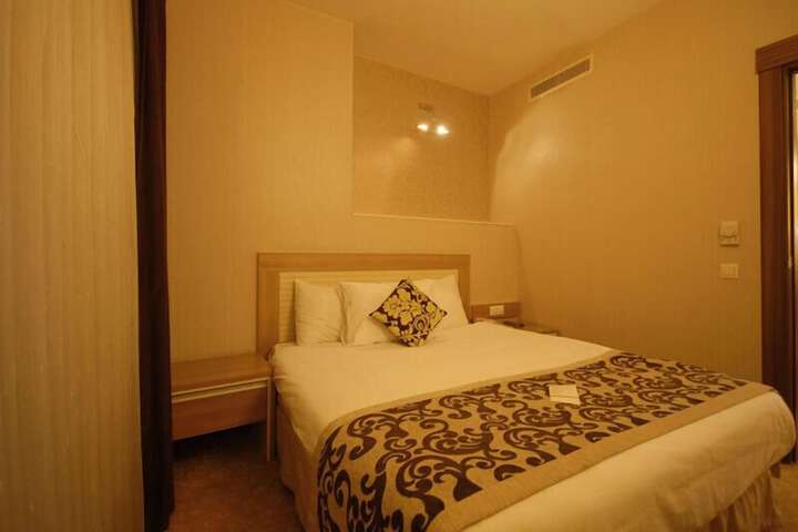 Room 9 of 62