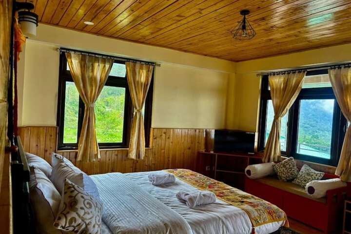 Room 4 of 22