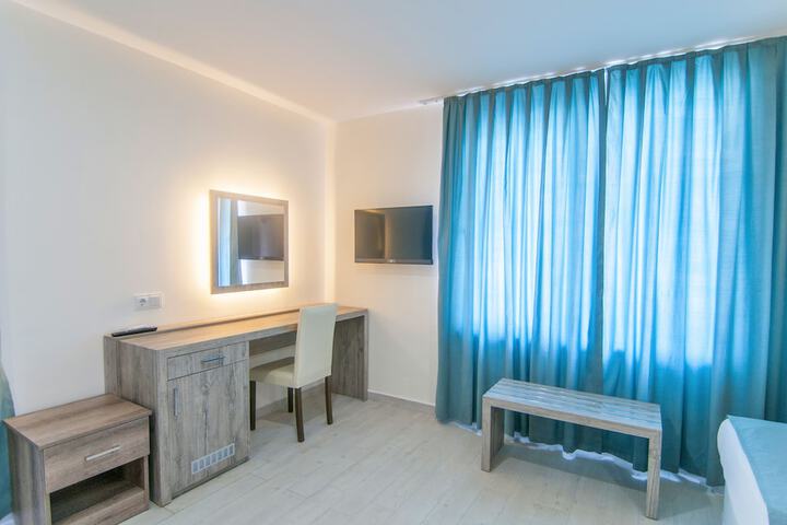 Room 14 of 65