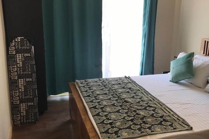 Room 8 of 195