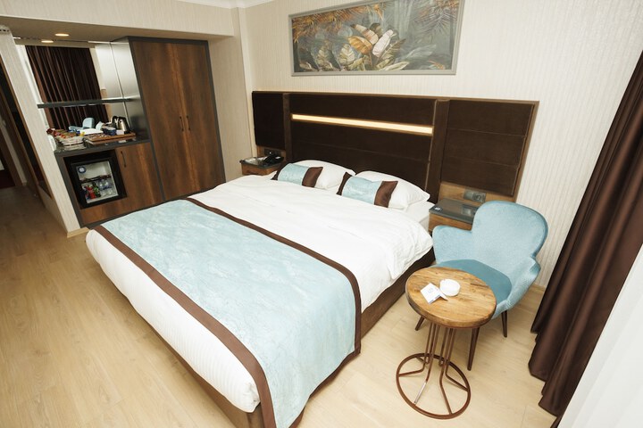 Room 14 of 37