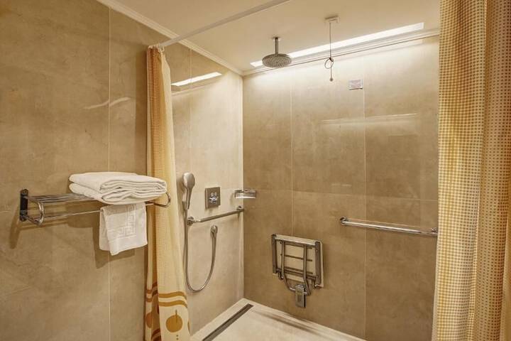 Room 55 of 114