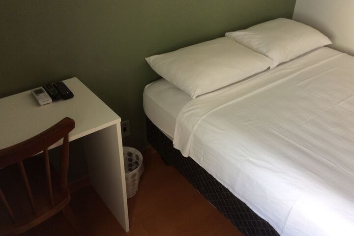 Room 10 of 39