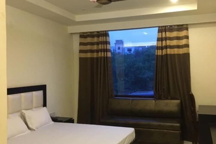 Room 2 of 6