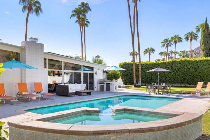 Exterior of Vista Las Palmas Midcentury