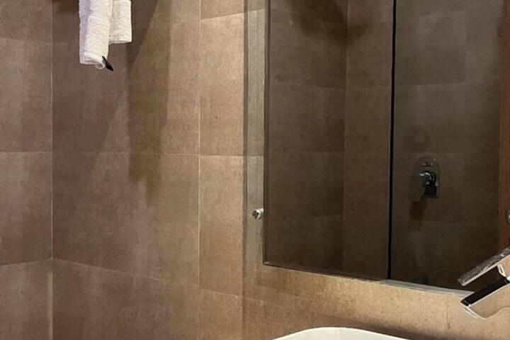 Room 74 of 100