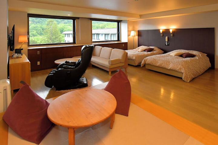 Room 18 of 93