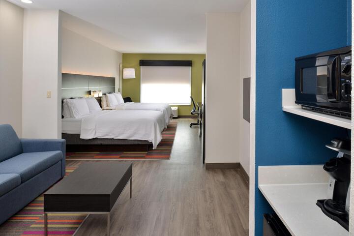 2 Queen Beds (5 of 12)