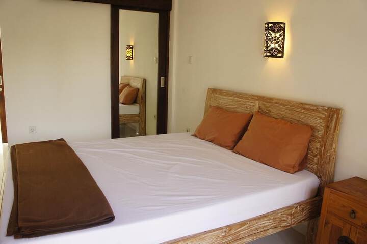 Room 4 of 16
